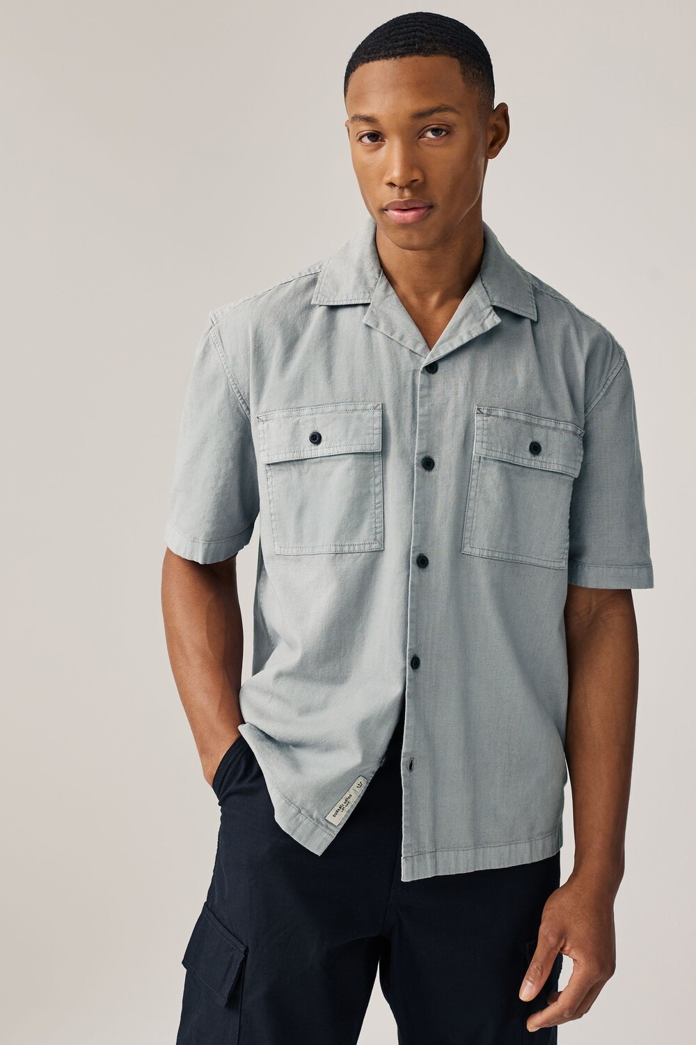 Рубашка из смесовой льна с короткими рукавами и кубинским воротником Next, серый
Рубашка из смесовой льна с короткими рукавами и кубинским воротником Next, серый