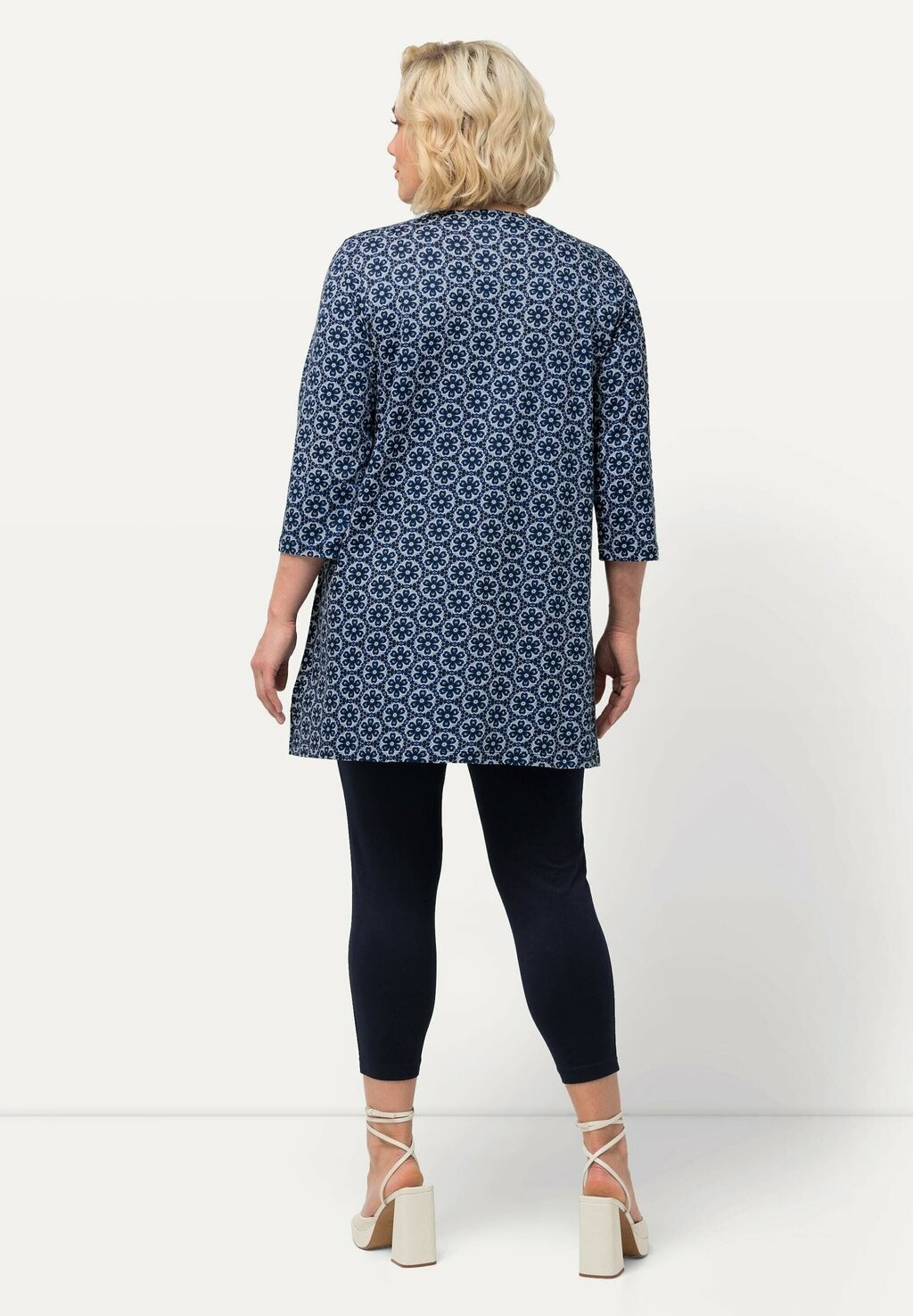 Туника CIRCLE FLORAL SWING Ulla Popken, темно-синий
Туника CIRCLE FLORAL SWING Ulla Popken, темно-синий