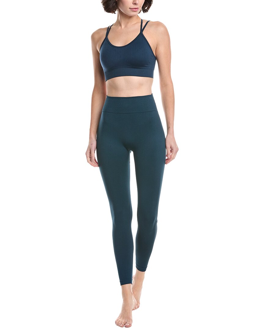 Комплект из двух предметов: бюстгальтер и леггинсы Phat Buddha, синий
Комплект из двух предметов: бюстгальтер и леггинсы Phat Buddha, синий