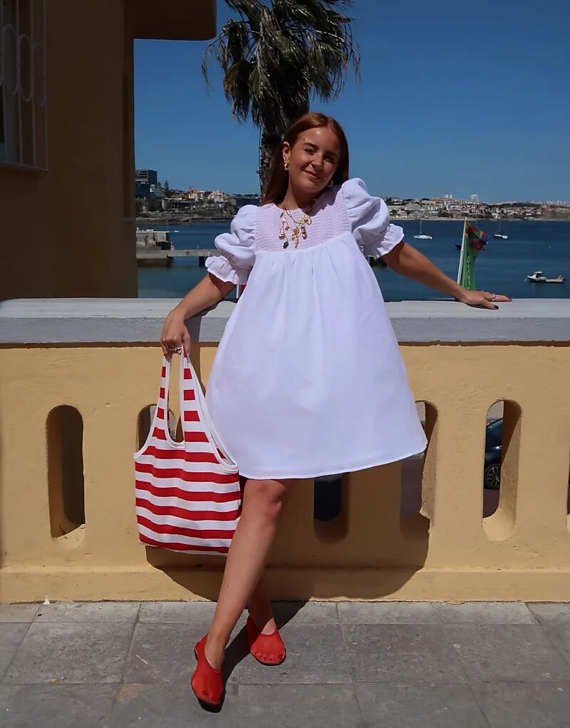 Платье миди Labelrail x Rebecca Olivia с присборенными рукавами и буфами в белом и красном цветах
Платье миди Labelrail x Rebecca Olivia с присборенными рукавами и буфами в белом и красном цветах