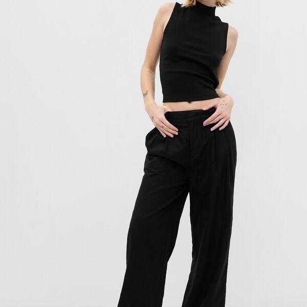 Майка с воротником-стойкой Gap, черный
Майка с воротником-стойкой Gap, черный