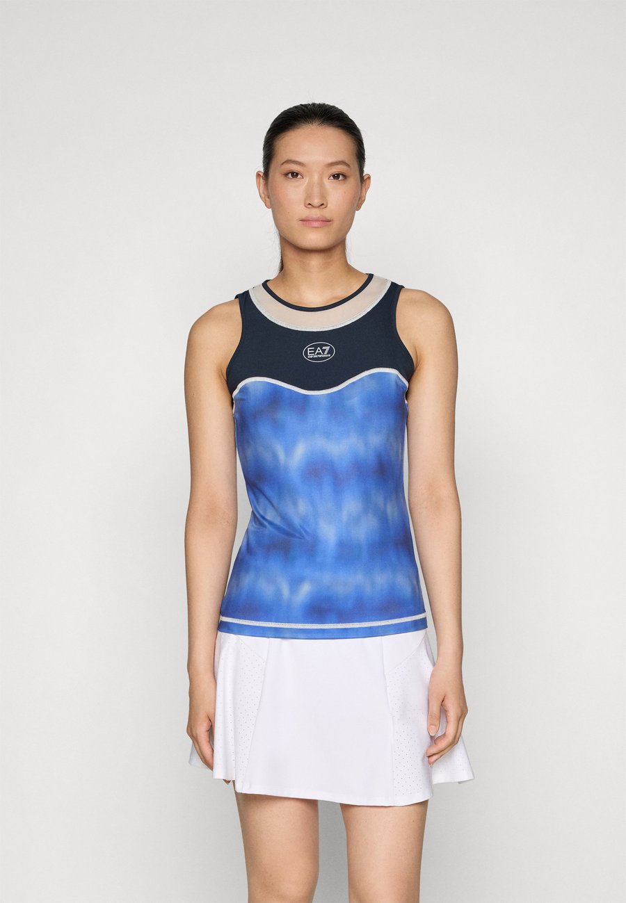Топ EA7 Emporio Armani TENNIS PRO FREESTYLE TANK, Blue/Dark Blue
Топ EA7 Emporio Armani TENNIS PRO FREESTYLE TANK, Blue/Dark Blue