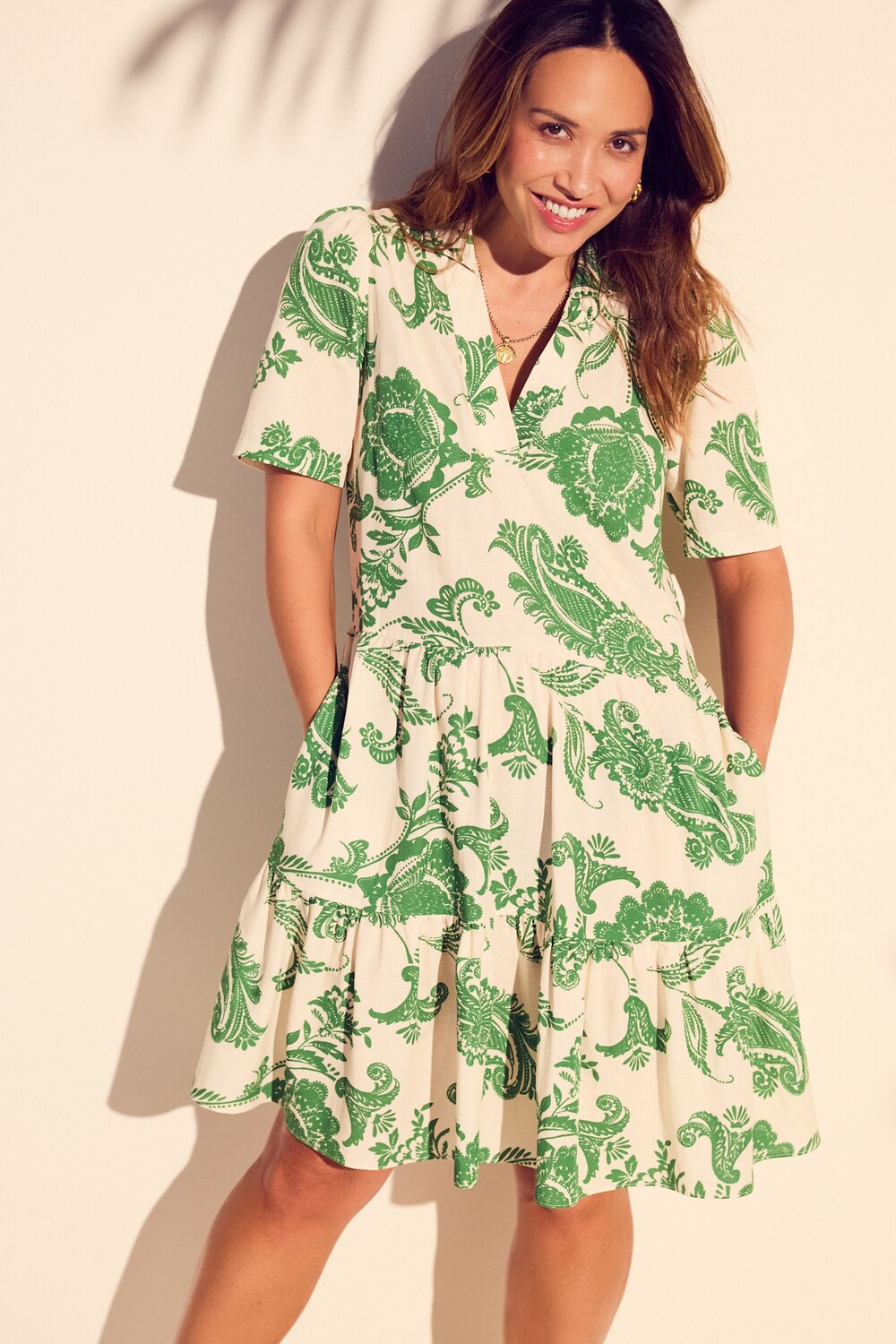 Мини платье с принтом, V образным вырезом и воротником из льна Myleene Klass, белый 
Мини платье с принтом, V образным вырезом и воротником из льна Myleene Klass, белый