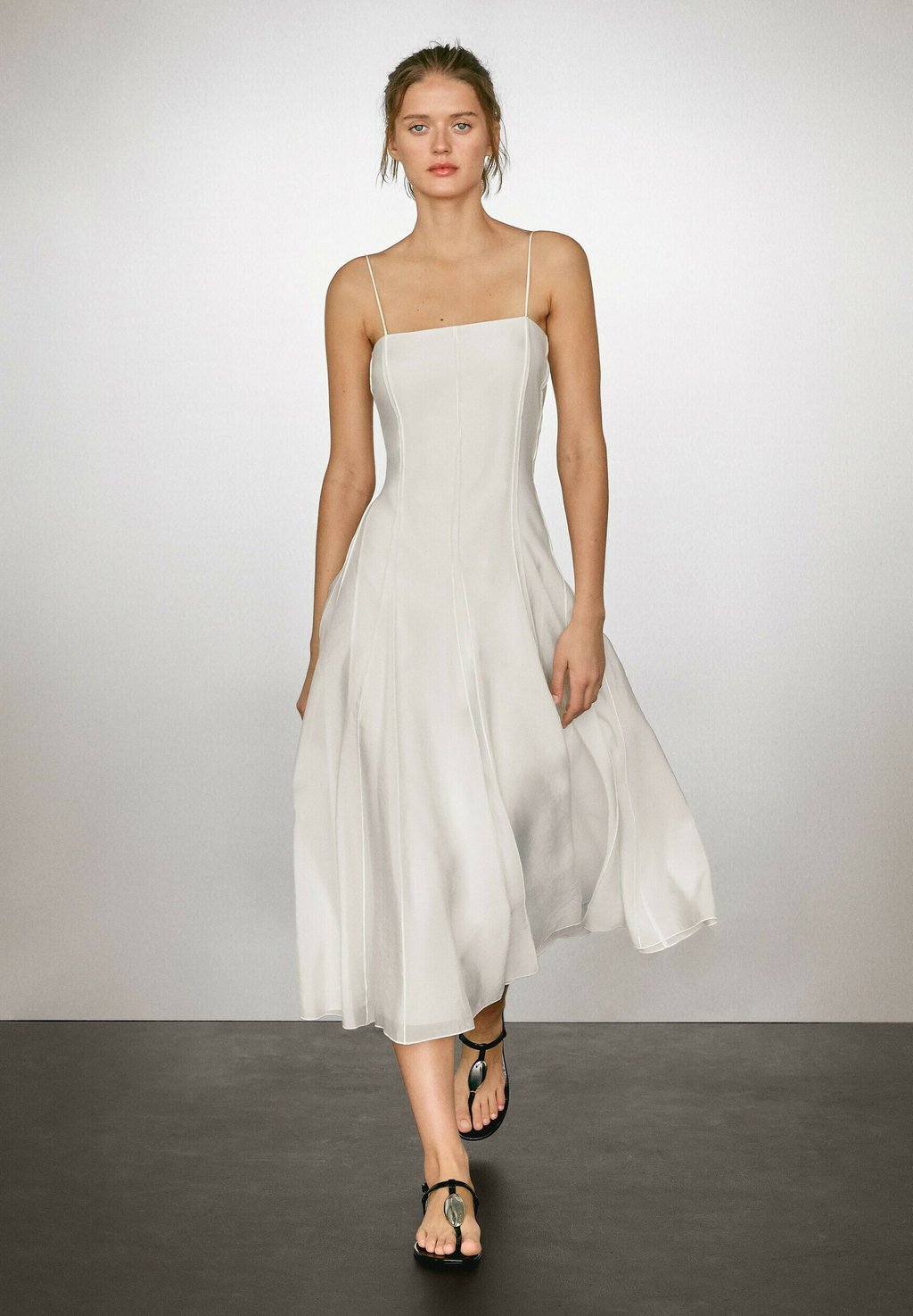 Повседневное платье FLOWING STRAPPY Massimo Dutti, белый
Повседневное платье FLOWING STRAPPY Massimo Dutti, белый