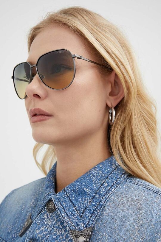 Солнцезащитные очки Guess, серый
Солнцезащитные очки Guess, серый