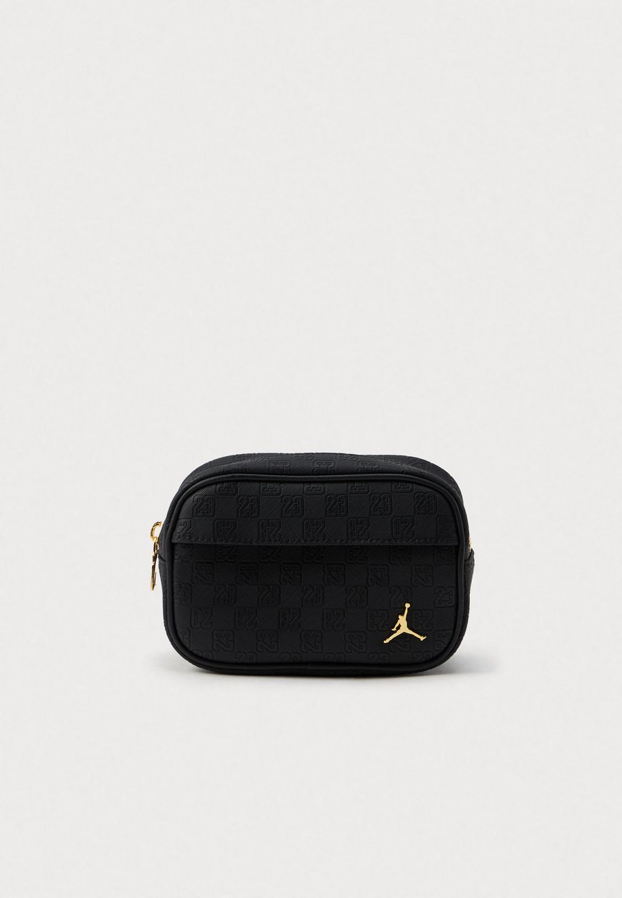 Сумка кросс-боди Jordan 23 MONOGRAM CAMERA BAG UNISEX, Black/Gold-Coloured/Black
Сумка кросс-боди Jordan 23 MONOGRAM CAMERA BAG UNISEX, Black/Gold-Coloured/Black