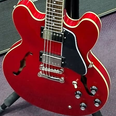 Электрогитара Epiphone ES-335
Электрогитара Epiphone ES-335
