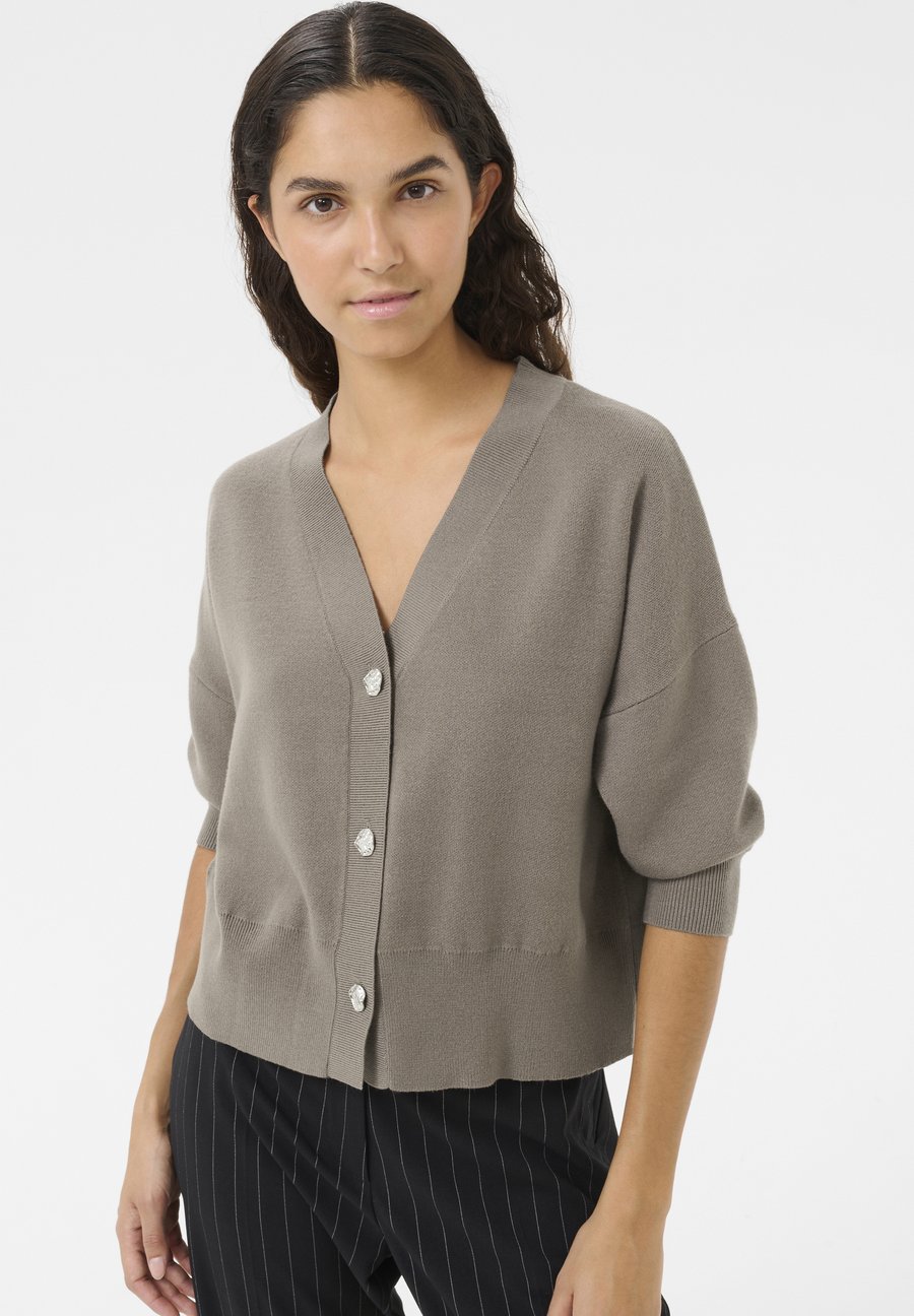 Кардиган Karen by Simonsen ANTONELLA V-NECK , Grey
Кардиган Karen by Simonsen ANTONELLA V-NECK , Grey