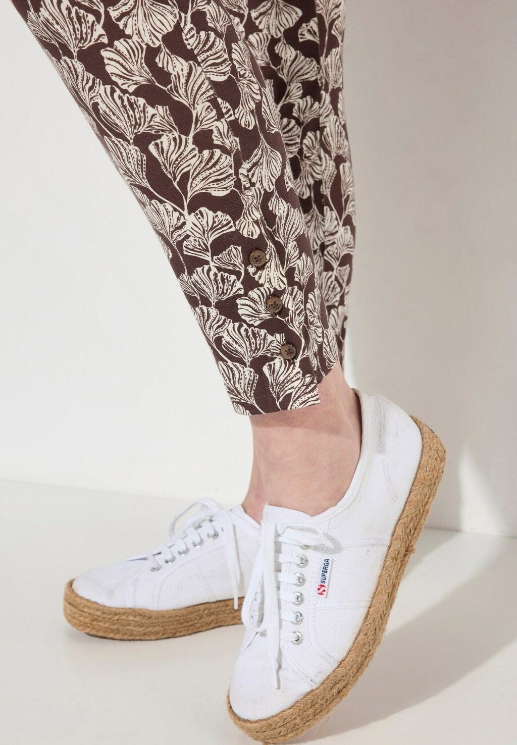 Брюки LEAF PRINT Ulla Popken, серо-коричневый 
Брюки LEAF PRINT Ulla Popken, серо-коричневый