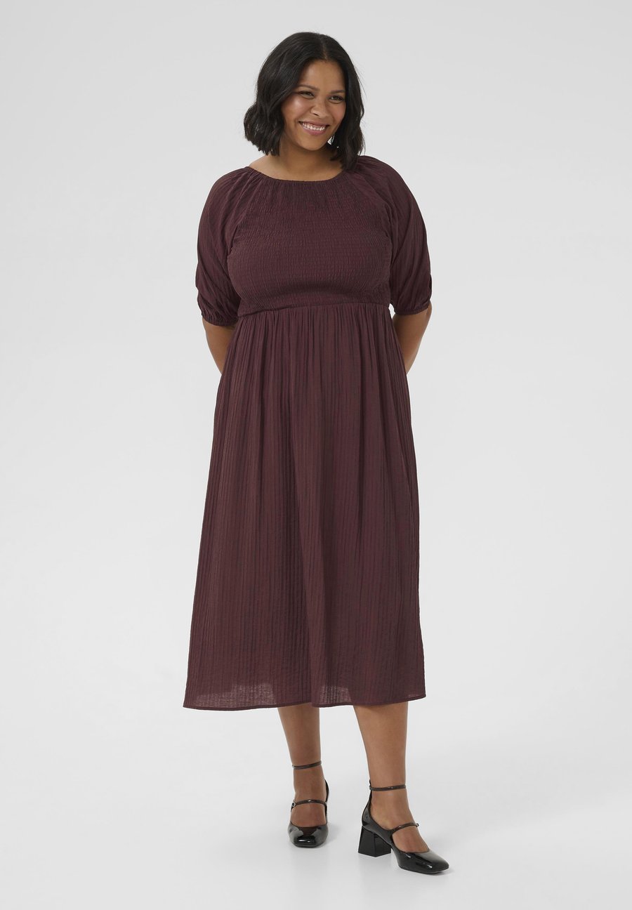 Платье Kaffe Curve LISANA , Fudge/Bordeaux
Платье Kaffe Curve LISANA , Fudge/Bordeaux