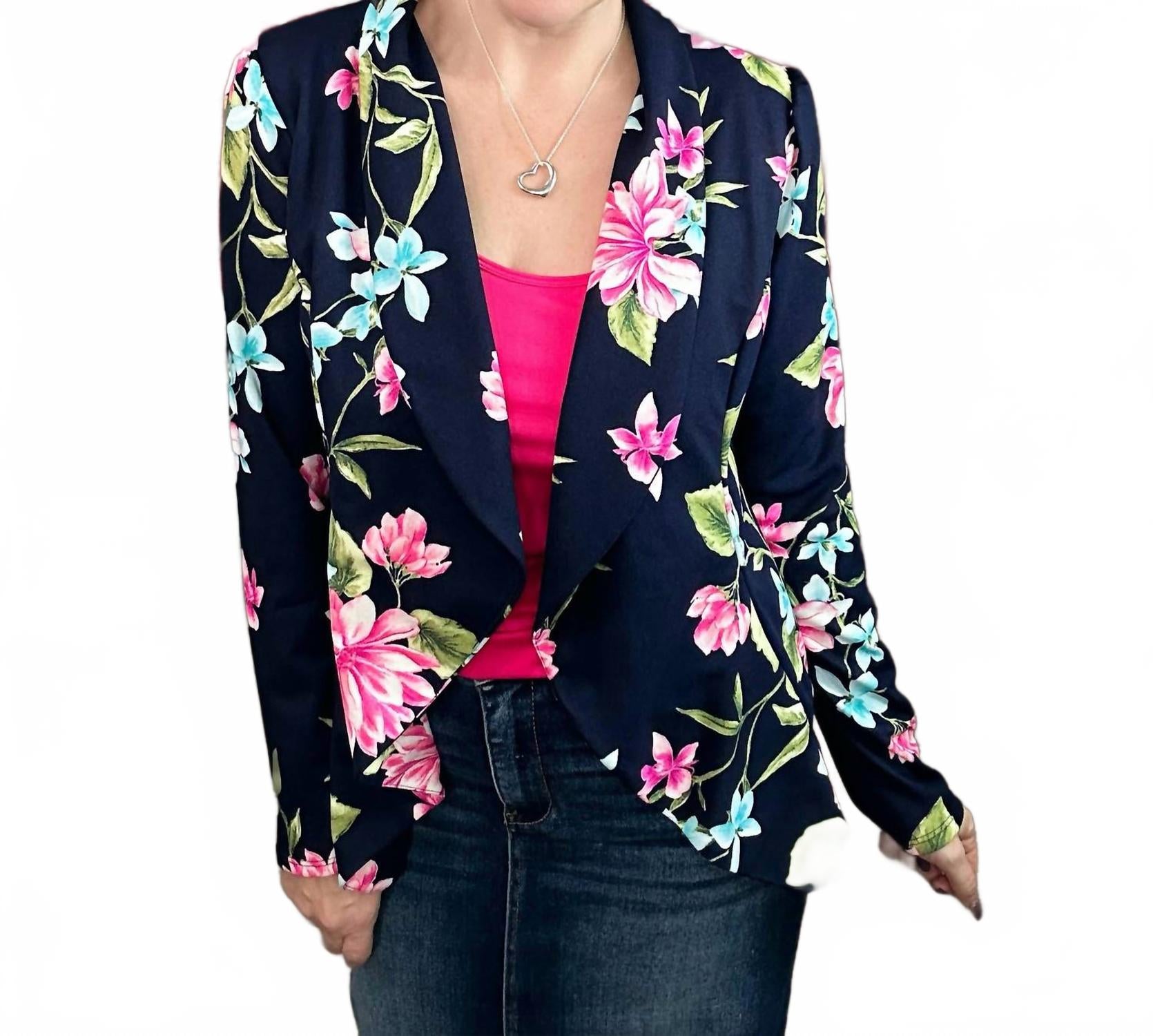 Эластичный блейзер с цветочным принтом, подчеркивающий фигуру, темно-синего цвета HEIMISH USA 
Эластичный блейзер с цветочным принтом, подчеркивающий фигуру, темно-синего цвета HEIMISH USA