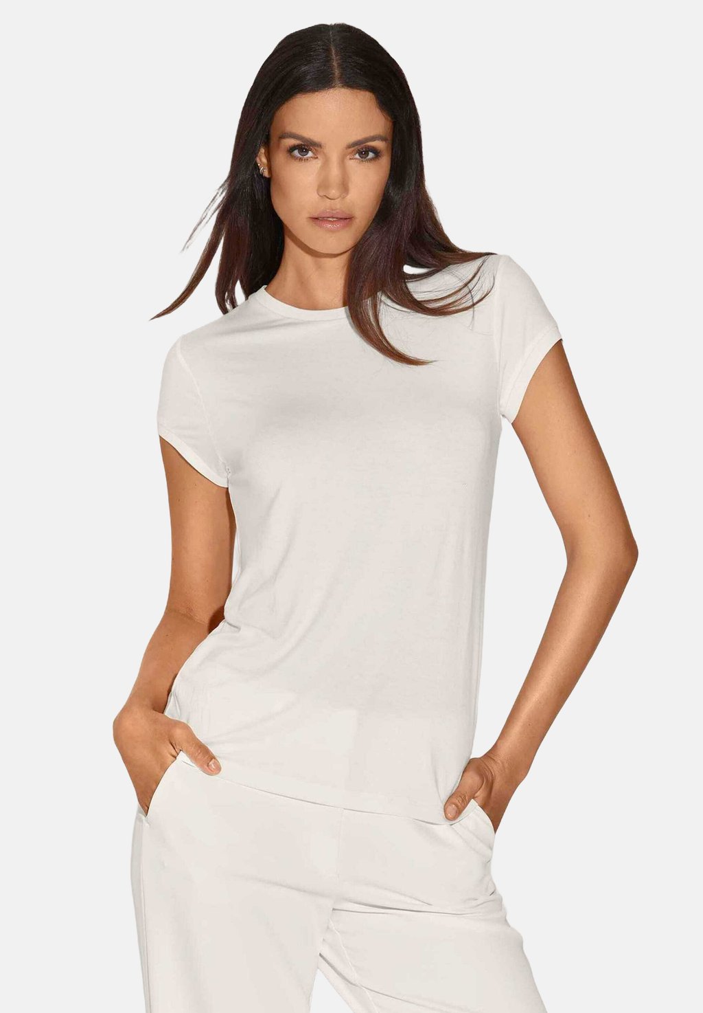 Базовая футболка MIT KAPPÄRMELN MADELEINE, белый
Базовая футболка MIT KAPPÄRMELN MADELEINE, белый