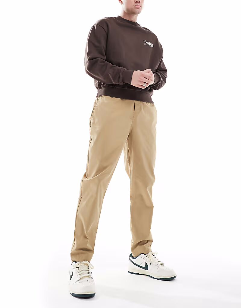 Зауженные брюки Nike Club бежевого цвета
Зауженные брюки Nike Club бежевого цвета