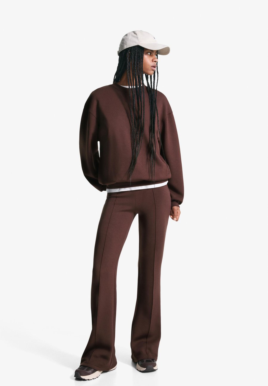 Толстовка Bershka Sweatshirt, Dark Green/Dark Brown
Толстовка Bershka Sweatshirt, Dark Green/Dark Brown