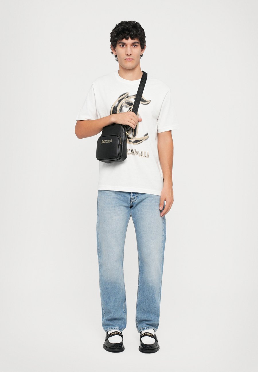 Сумка Just Cavalli LETTERING UNISEX, Black
Сумка Just Cavalli LETTERING UNISEX, Black