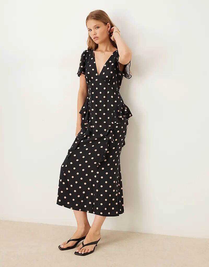 Платье миди от Nobody's Child Lyndsey с оборками в черный горошек
Платье миди от Nobody's Child Lyndsey с оборками в черный горошек