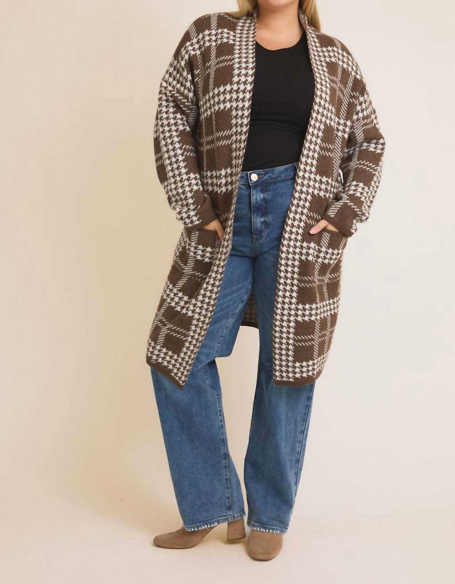 Кардиган Audrey в коричневую собачью клетку GILLI 
Кардиган Audrey в коричневую собачью клетку GILLI