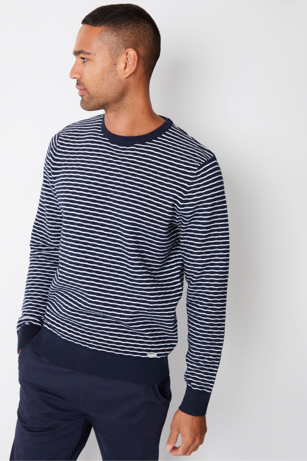 Фактурный трикотажный джемпер с круглым вырезом Threadbare, синий
Фактурный трикотажный джемпер с круглым вырезом Threadbare, синий