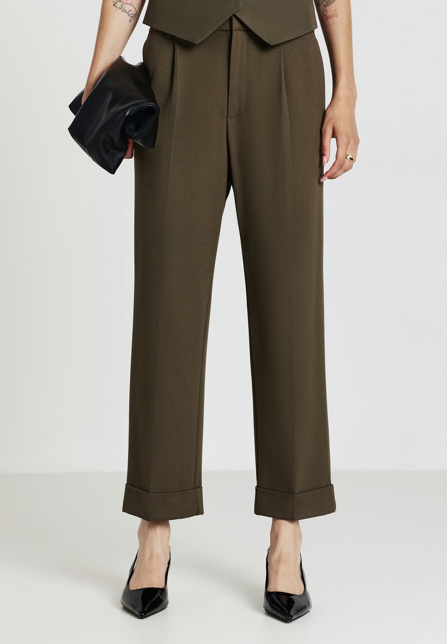 Брюки Calliope Trousers, Verde Militare Scuro/Dark Green
Брюки Calliope Trousers, Verde Militare Scuro/Dark Green