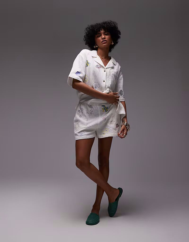 Короткие хлопковые шорты Coord с вышивкой, белые Topshop
Короткие хлопковые шорты Coord с вышивкой, белые Topshop