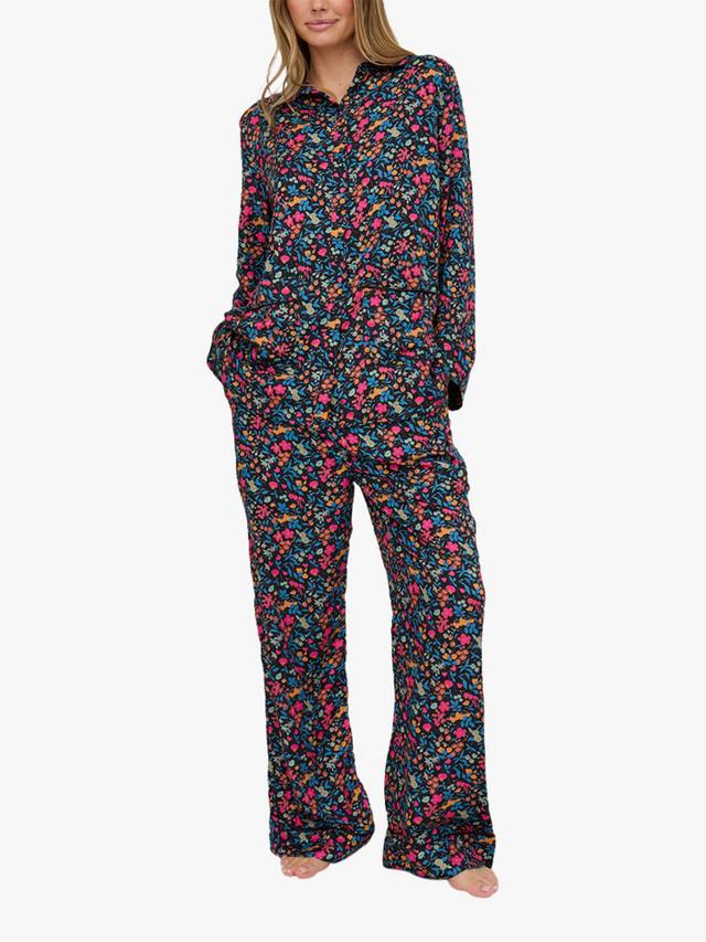 Evie пижамный комплект с цветочным принтом на пуговицах Lily and Lionel, Black
Evie пижамный комплект с цветочным принтом на пуговицах Lily and Lionel, Black