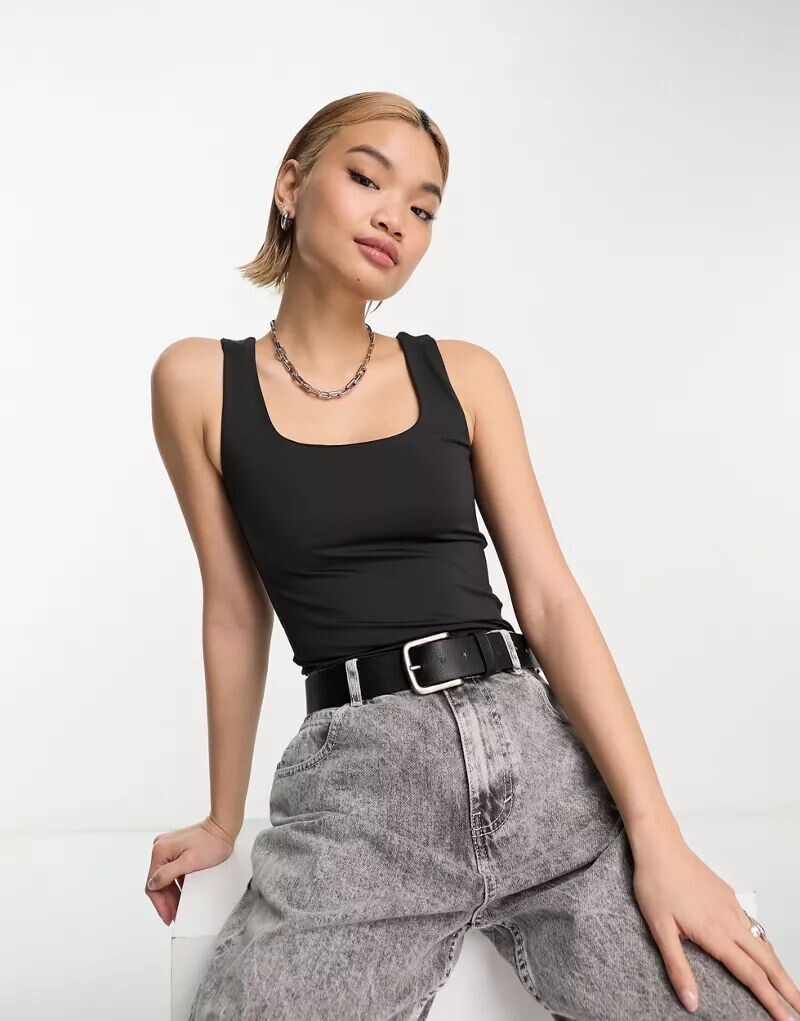 Только двусторонняя бесшовная майка черного цвета с квадратным вырезом ONLY
Только двусторонняя бесшовная майка черного цвета с квадратным вырезом ONLY