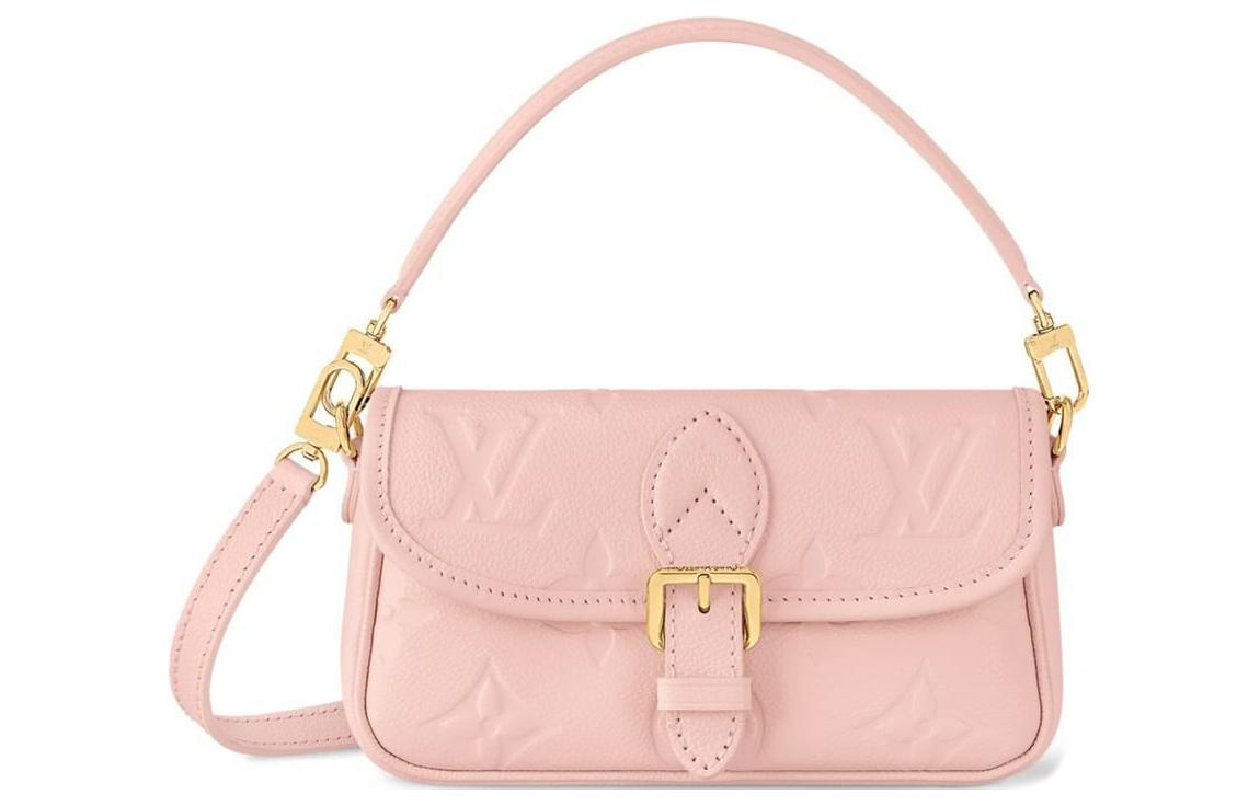 Кожаная сумка багет через плечо кроссбоди женская цвет сакуры розовая LOUIS VUITTON
Кожаная сумка багет через плечо кроссбоди женская цвет сакуры розовая LOUIS VUITTON