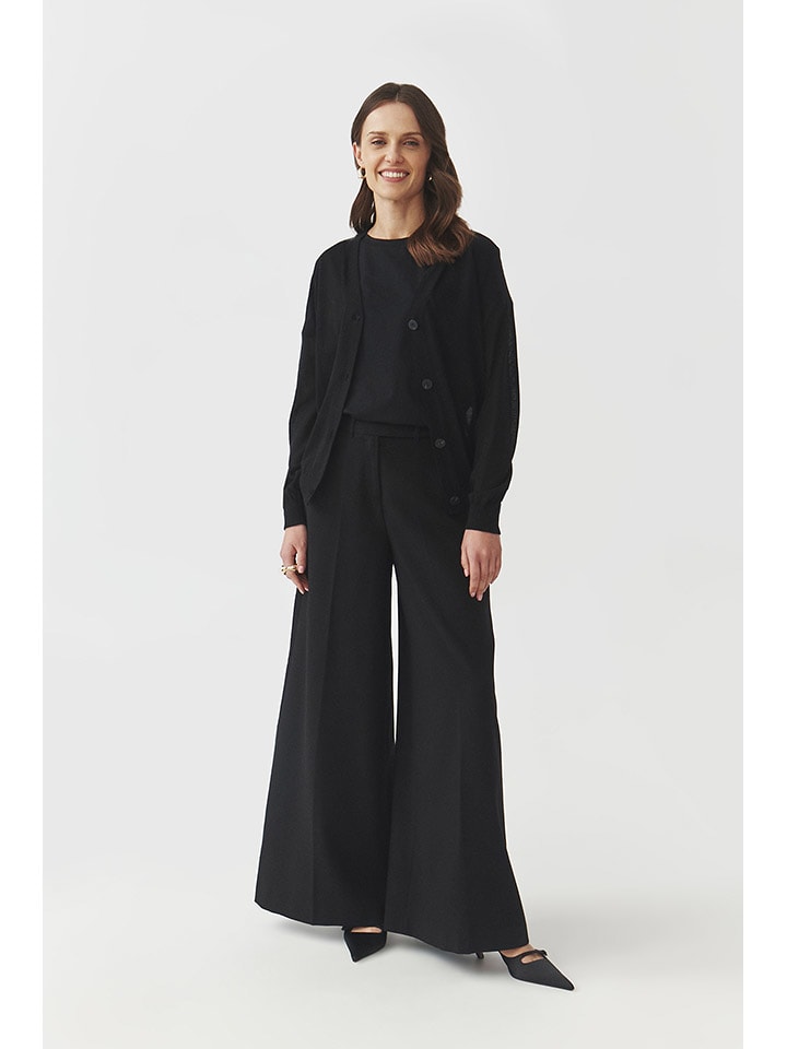 TATUUM Кардиган черного цвета
TATUUM Кардиган черного цвета