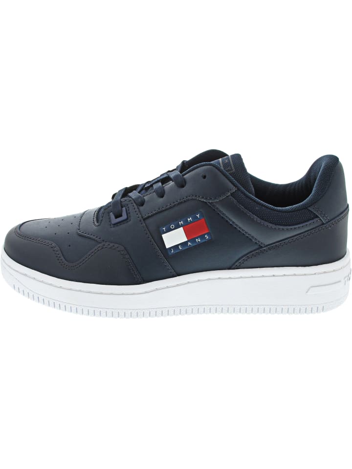 TOMMY JEANS Ретро-кроссовки Basket Ess синего цвета
TOMMY JEANS Ретро-кроссовки Basket Ess синего цвета