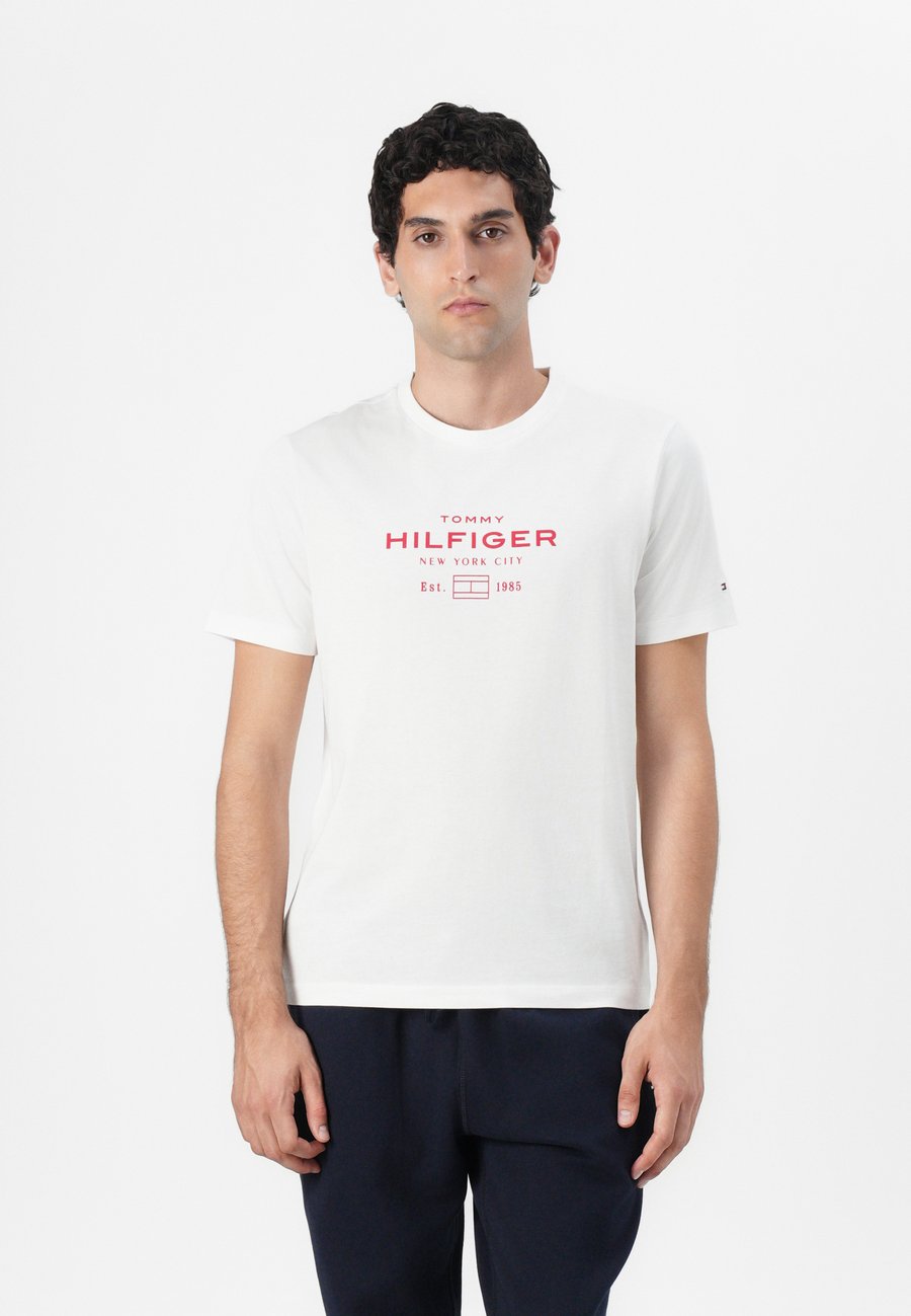 Футболка Tommy Hilfiger STACK GRAPHIC TEE, White, Белый, Футболка Tommy Hilfiger STACK GRAPHIC TEE, White
Футболка Tommy Hilfiger STACK GRAPHIC TEE, White, Белый, Футболка Tommy Hilfiger STACK GRAPHIC TEE, White