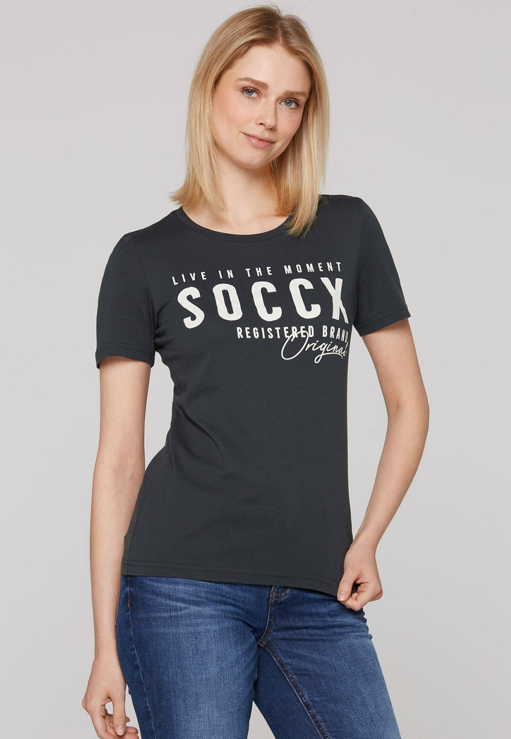 Футболка с принтом MIT RUNDHALSAUSSCHNITT UND LOGO Soccx, темно-синий
Футболка с принтом MIT RUNDHALSAUSSCHNITT UND LOGO Soccx, темно-синий