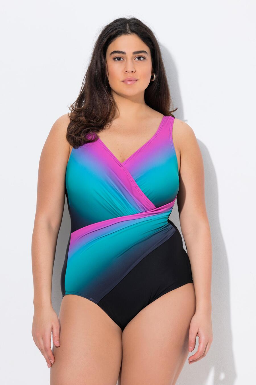 ULLA POPKEN Женский купальник с драпировкой и градиентом, мягкие чашки из переработанного материала
ULLA POPKEN Женский купальник с драпировкой и градиентом, мягкие чашки из переработанного материала