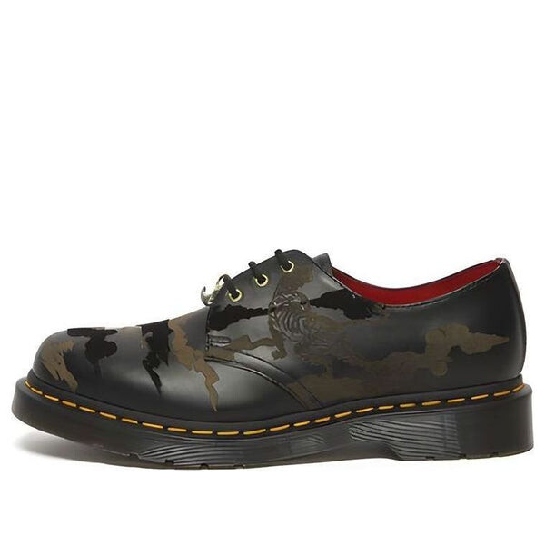 Тапочки tiger stripe 1461 yott 3 holes Dr. Martens, черный
Тапочки tiger stripe 1461 yott 3 holes Dr. Martens, черный