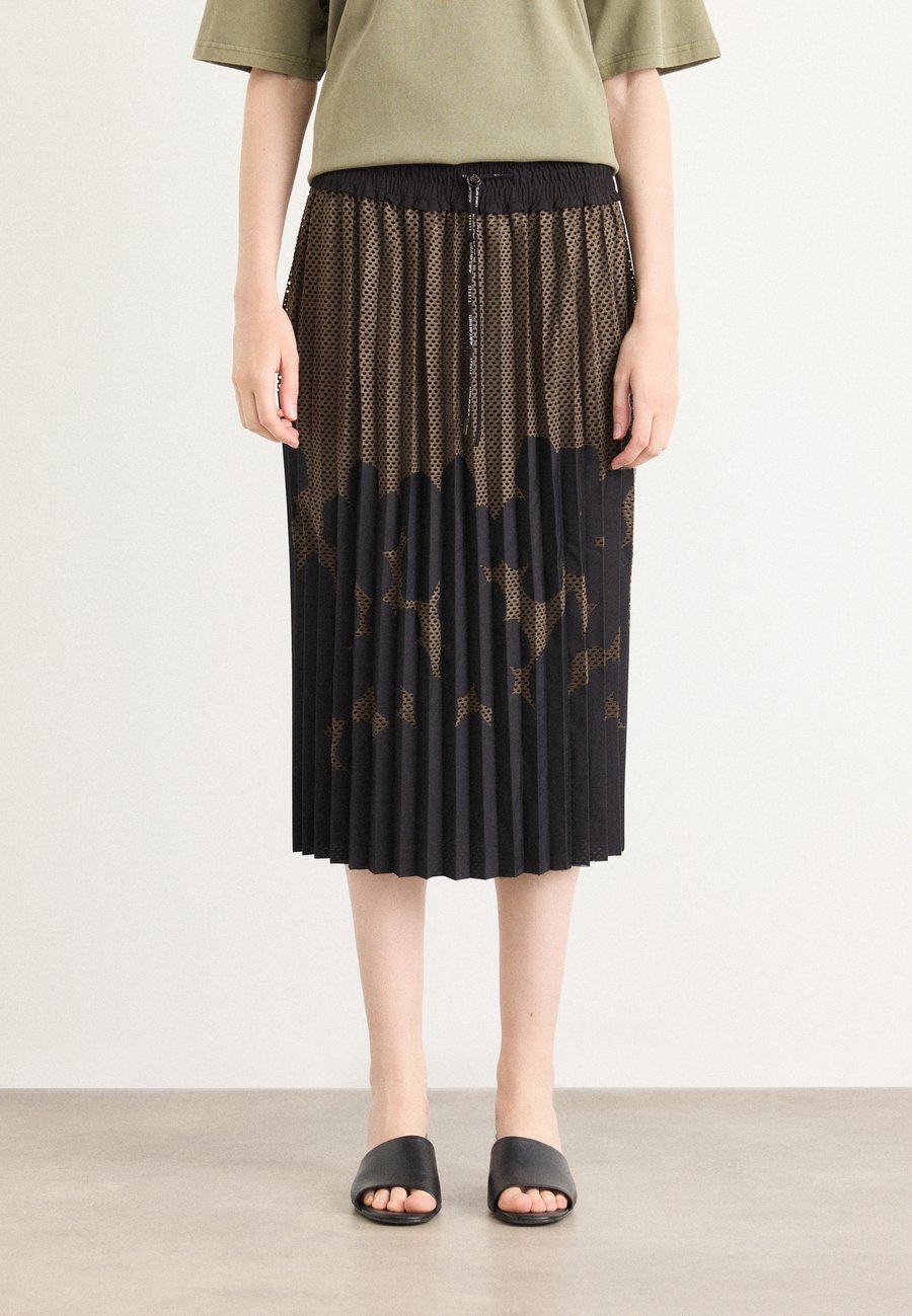 Юбка Marc Cain Pleated skirt, Olive Drab/Olive
Юбка Marc Cain Pleated skirt, Olive Drab/Olive