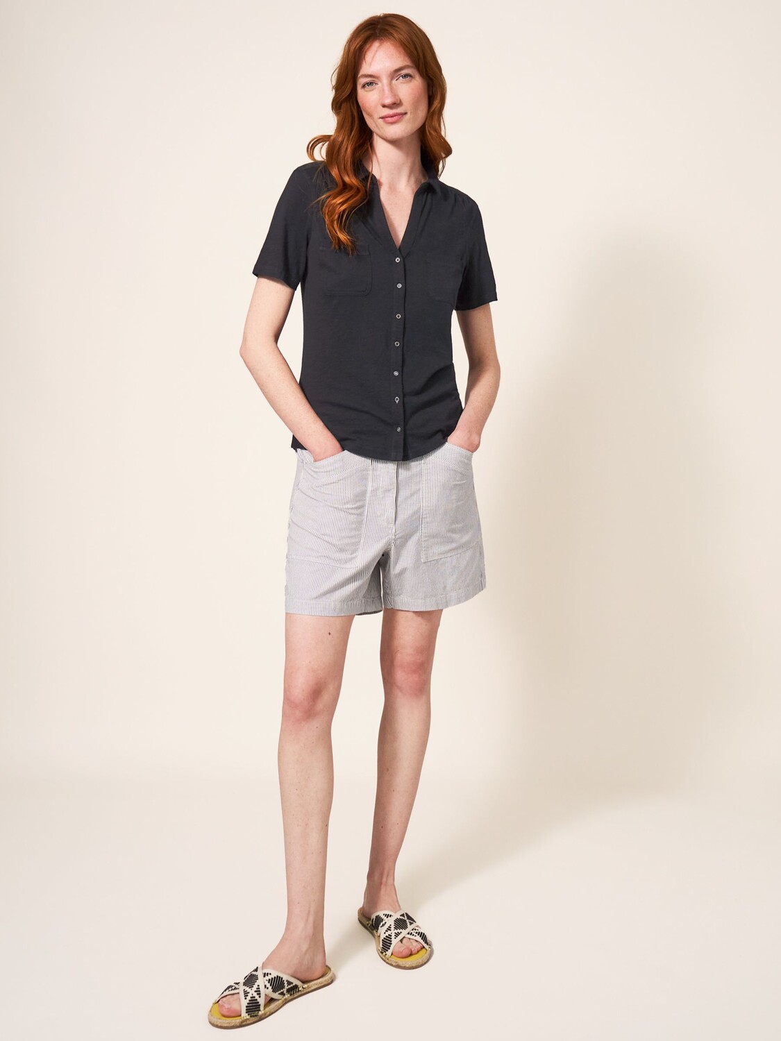 Рубашка из джерси с карманами и карманами White Stuff, черная
Рубашка из джерси с карманами и карманами White Stuff, черная