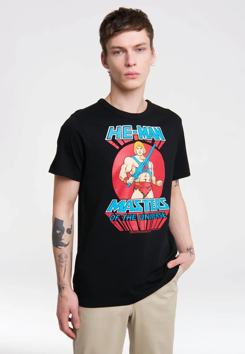 Logoshirt Футболка "He-Man" с крупным принтом "Повелители Вселенной", цвет Schwarz-Mehrfarbig 
Logoshirt Футболка "He-Man" с крупным принтом "Повелители Вселенной", цвет Schwarz-Mehrfarbig