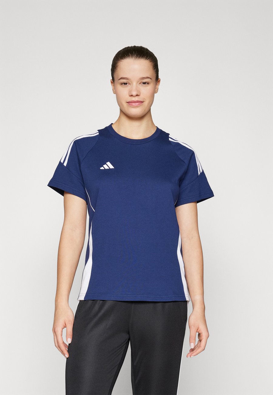 Футболка Adidas Performance TIRO24 SWEAT S, Team Navy Blue/White/Dark Blue, Белый, Футболка Adidas Performance TIRO24 SWEAT S, Team Navy Blue/White/Dark Blue
Футболка Adidas Performance TIRO24 SWEAT S, Team Navy Blue/White/Dark Blue, Белый, Футболка Adidas Performance TIRO24 SWEAT S, Team Navy Blue/White/Dark Blue