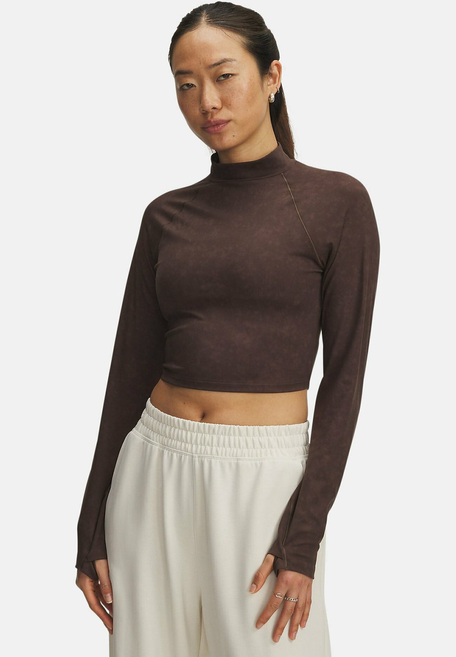 Топ Under Armour MERIDIAN SUEDE EFFECT, Kona Brown/Brown
Топ Under Armour MERIDIAN SUEDE EFFECT, Kona Brown/Brown