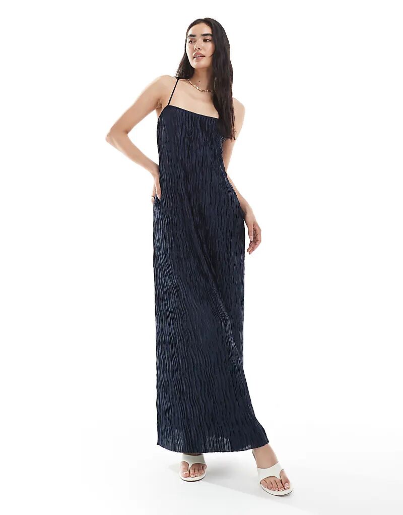 Длинное платье-комбинация Vero Moda с текстурированной плиссировкой в темно-синем цвете
Длинное платье-комбинация Vero Moda с текстурированной плиссировкой в темно-синем цвете
