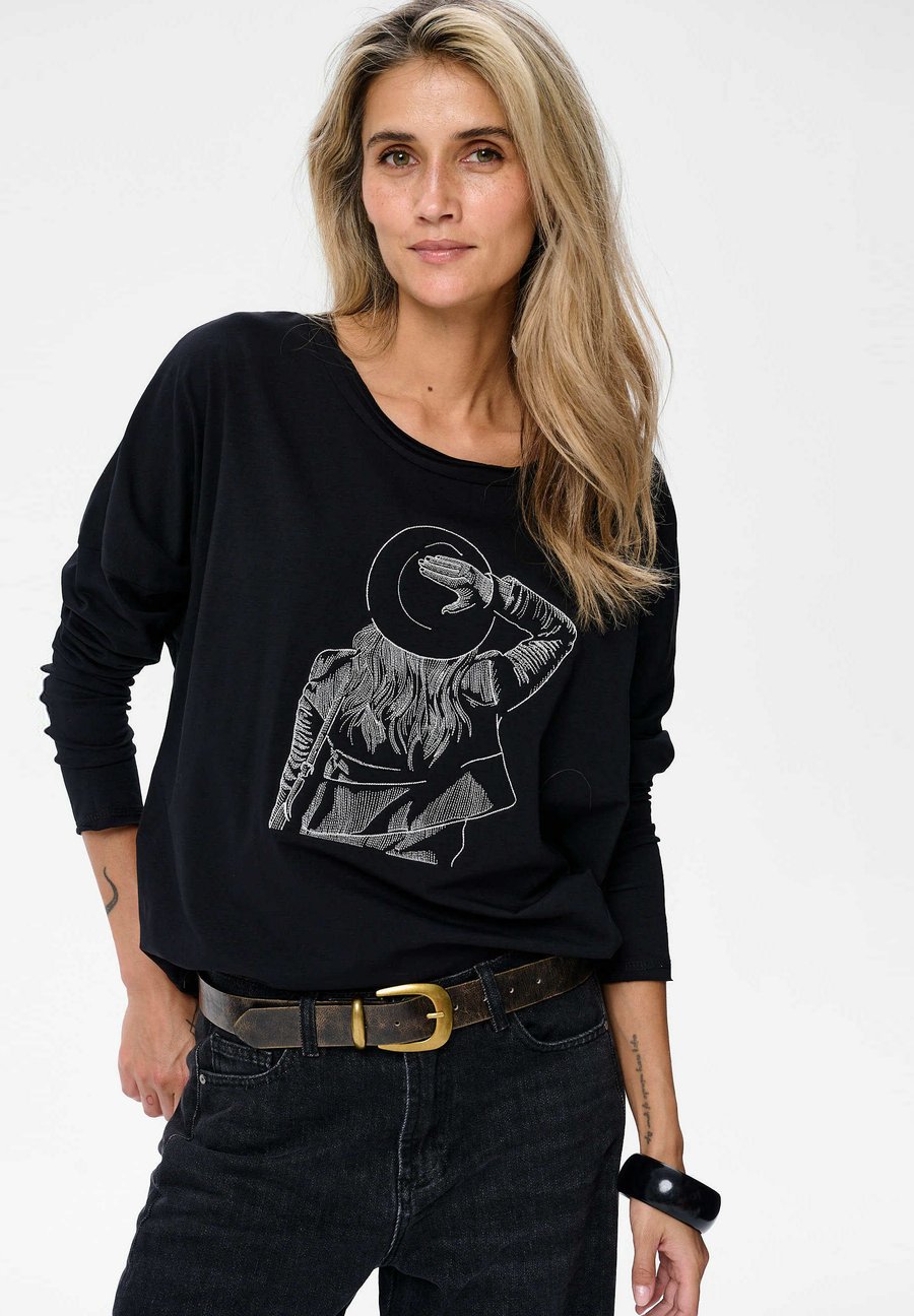 Топ blue shadow Long sleeved top, Black
Топ blue shadow Long sleeved top, Black