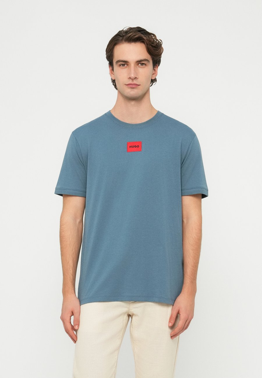 Футболка HUGO DIRAGOLINO, Open Blue/Blue, Синий, Футболка HUGO DIRAGOLINO, Open Blue/Blue
Футболка HUGO DIRAGOLINO, Open Blue/Blue, Синий, Футболка HUGO DIRAGOLINO, Open Blue/Blue