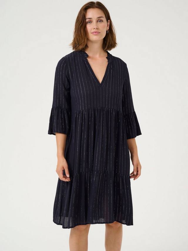 Платье в тонкую полоску цвета металлик от liv KAFFE, цвет Dawn Purple
Платье в тонкую полоску цвета металлик от liv KAFFE, цвет Dawn Purple