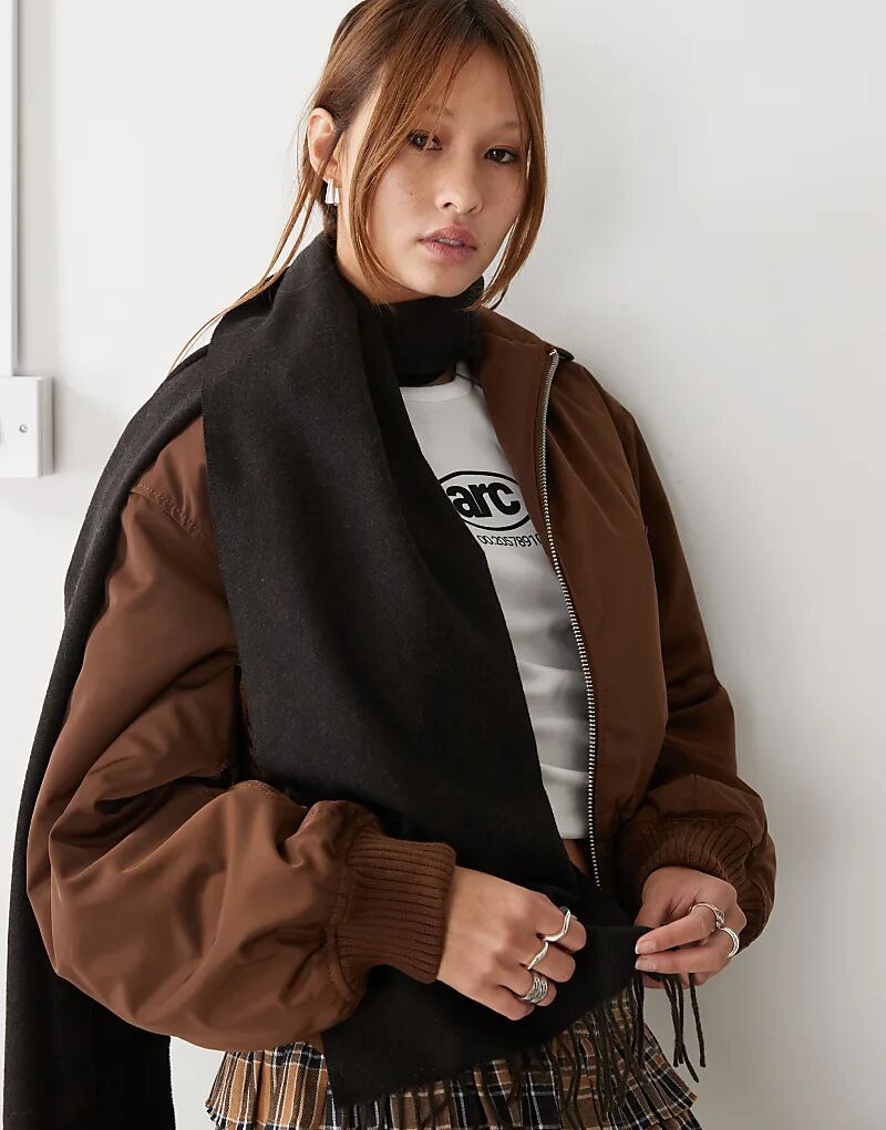 Weekday – Высококачественный шерстяной шарф коричневого цвета с узором «елочка»
Weekday – Высококачественный шерстяной шарф коричневого цвета с узором «елочка»