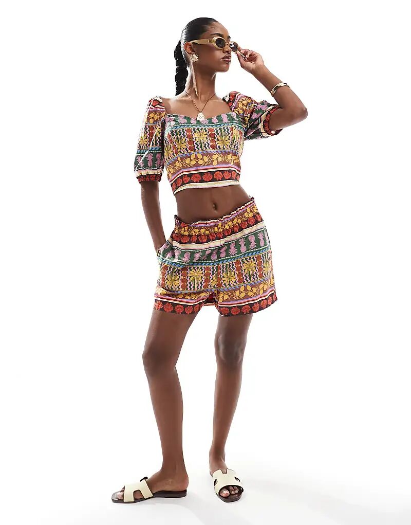 Короткий комбинезон Vero Moda с тропическим летним принтом в разноцветной расцветке
Короткий комбинезон Vero Moda с тропическим летним принтом в разноцветной расцветке