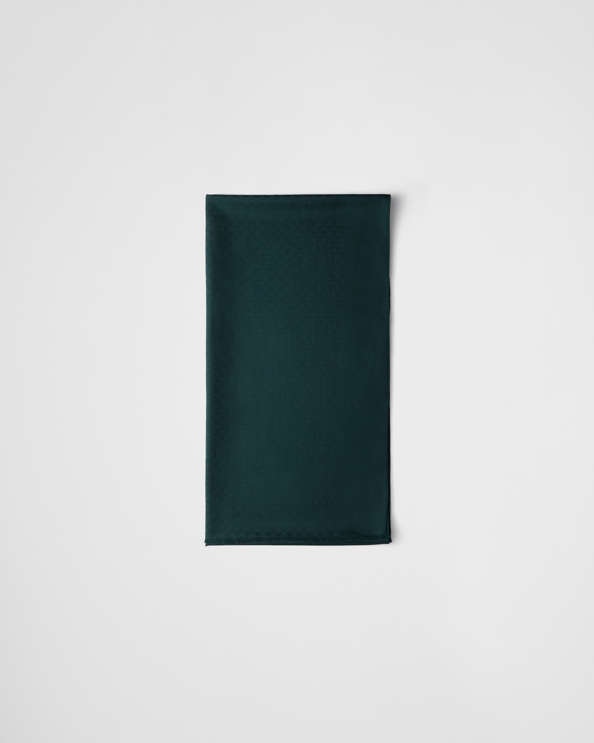 Шерстяной и шелковый шарф Prada, темно-зеленый
Шерстяной и шелковый шарф Prada, темно-зеленый