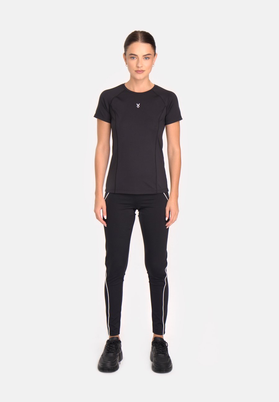 Футболка Cardio Bunny Basic T-shirt, Black, Черный, Футболка Cardio Bunny Basic T-shirt, Black
Футболка Cardio Bunny Basic T-shirt, Black, Черный, Футболка Cardio Bunny Basic T-shirt, Black