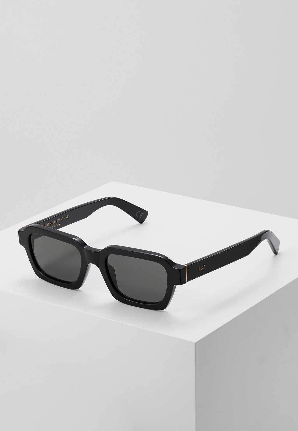 Солнцезащитные очки RETROSUPERFUTURE, черный
Солнцезащитные очки RETROSUPERFUTURE, черный