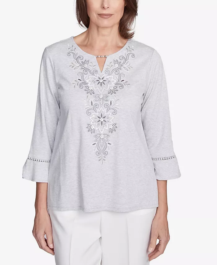 Женский топ Estate of Mind с вышитыми рукавами-колокольчиками Alfred Dunner, серый
Женский топ Estate of Mind с вышитыми рукавами-колокольчиками Alfred Dunner, серый