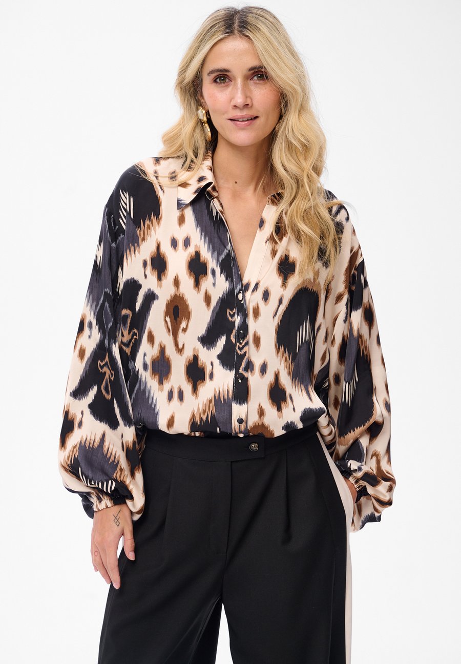 Блуза blue shadow Button-down blouse, Brown Black/Brown
Блуза blue shadow Button-down blouse, Brown Black/Brown