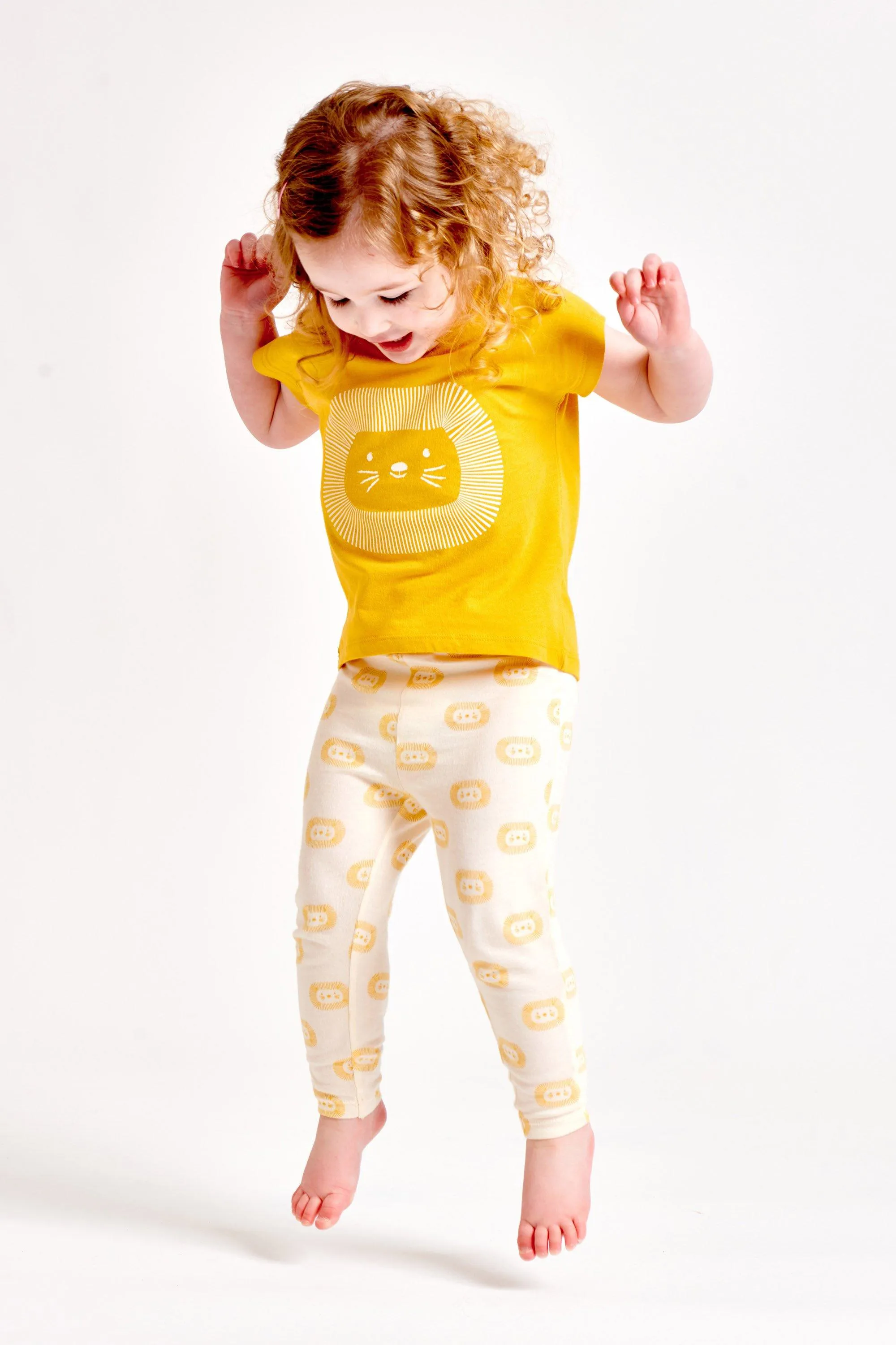 Пижама с принтом льва GreenTreat, желтый
Пижама с принтом льва GreenTreat, желтый